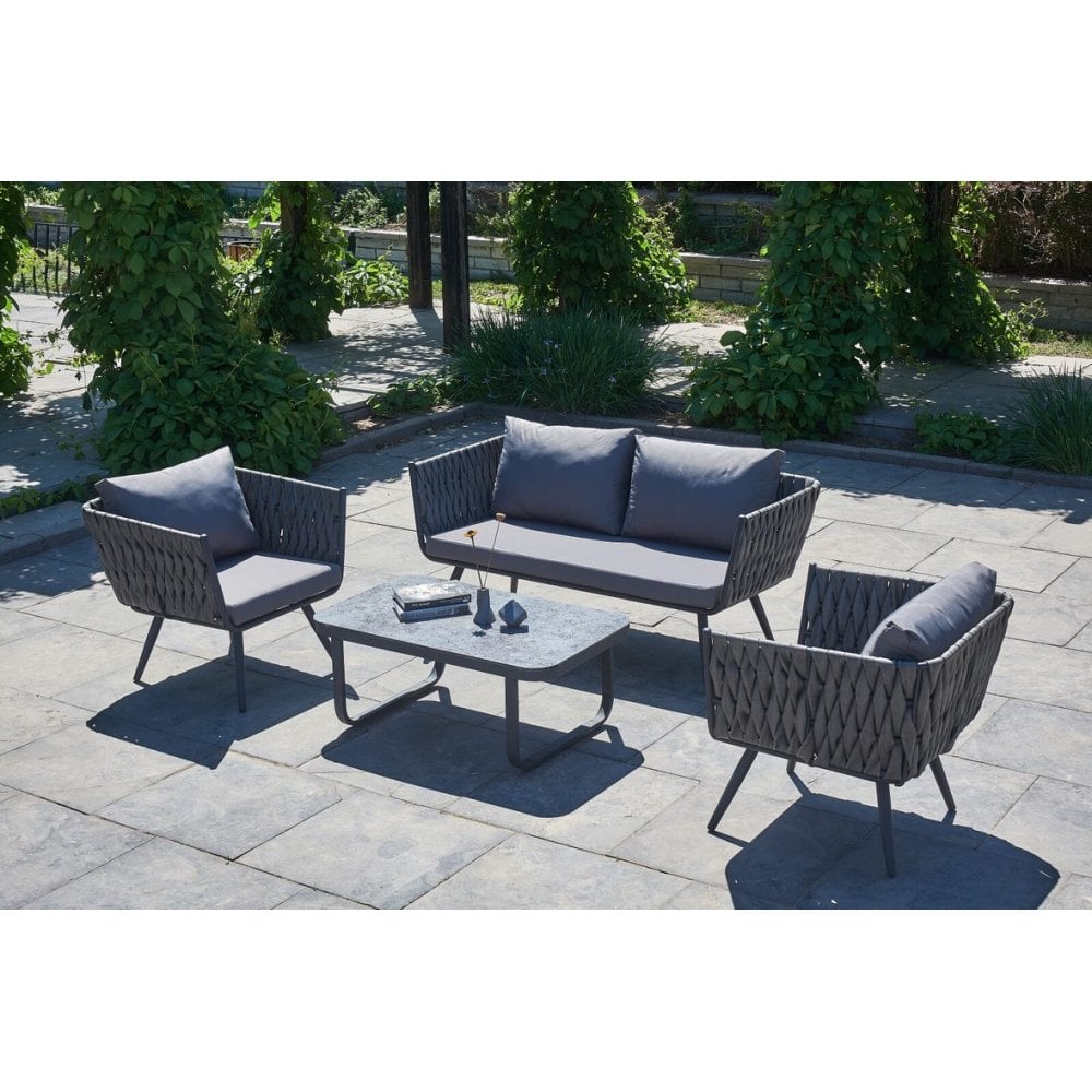 Outdoor Furniture Guide: What to Look for When Furnishing Your Garden