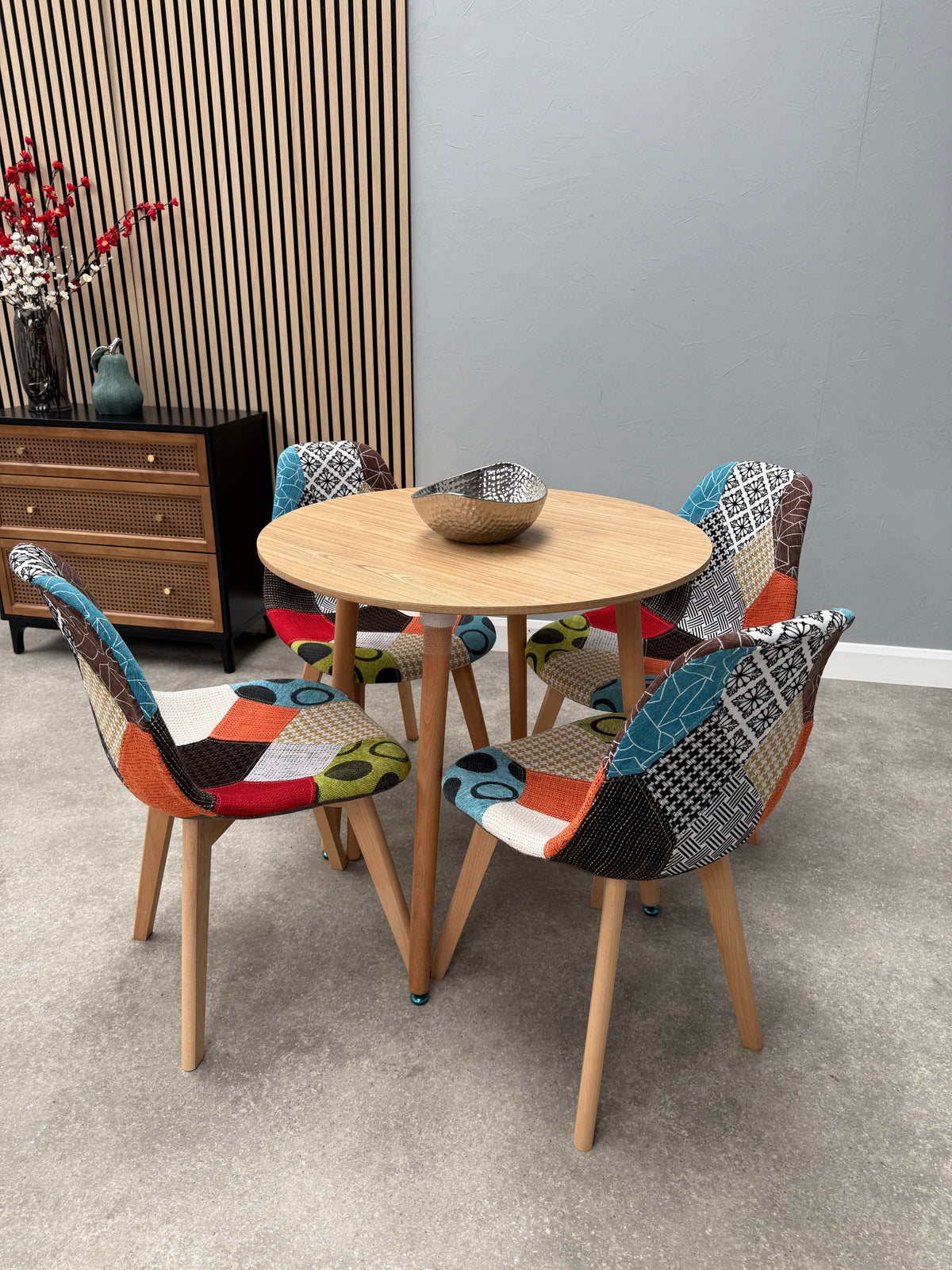 Round oak Halo table with four patchwork chairs