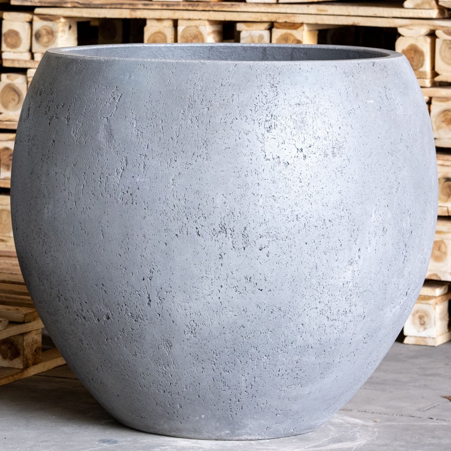 Orbello Onyx Dusk – 110cm Concrete Sphere Planter – Round Plant Pot